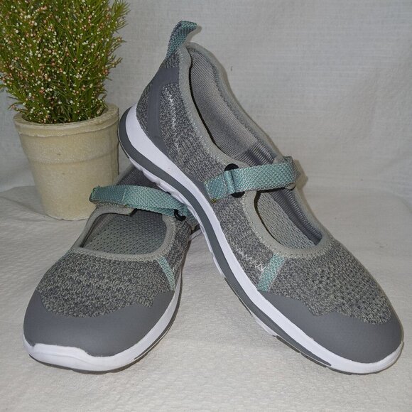 L.L. Bean women's Back Cove Mary Jane mesh adjustable strap shoe, gray, size 8 - Picture 1 of 9